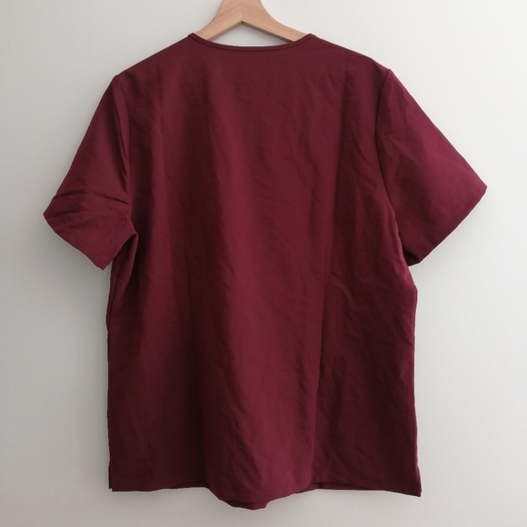 NWT Figs Casma 3 Pocket Short Sleeve Scrub Top Burgundy XL - Picture 4 of 16